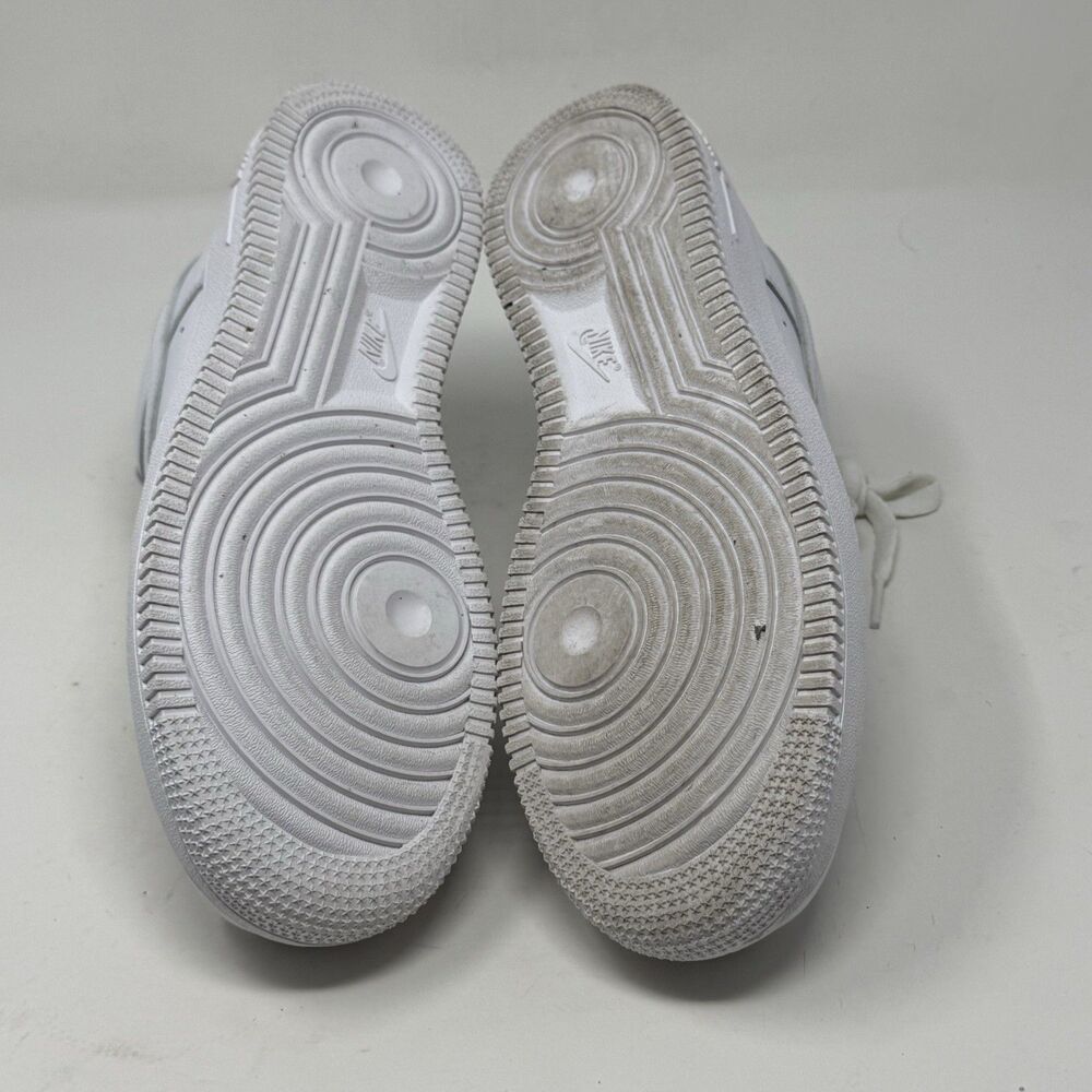 Nike Air Force 1 '07 Low Womens 9 Triple White Leather Athletic Shoes Sneakers - Picture 15 of 16